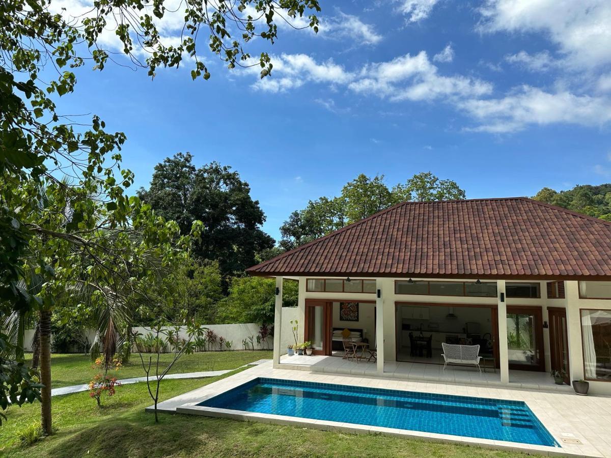 Villa Meranti - Spacious Private Pool Villa Pantai Cenang  Exterior photo