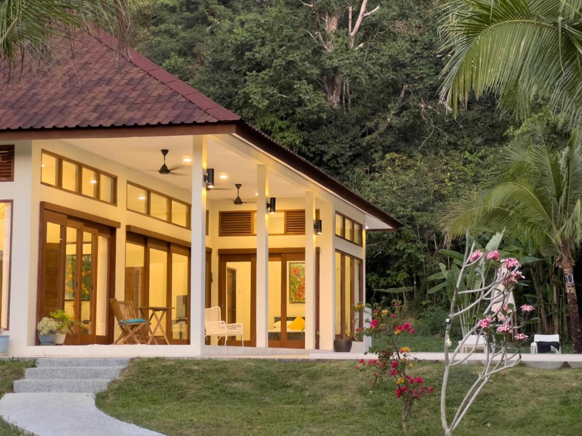 Villa Meranti - Spacious Private Pool Villa Pantai Cenang  Exterior photo